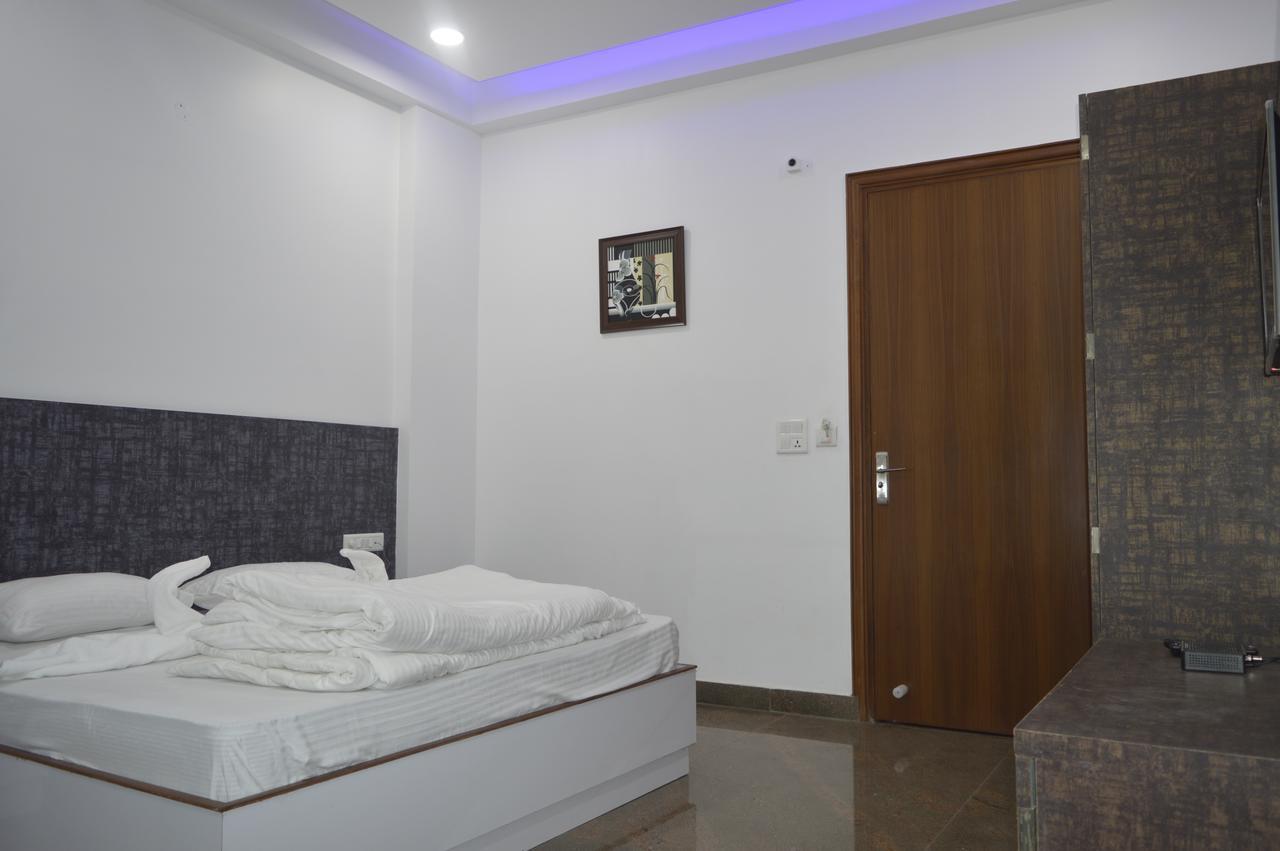 Hotel Taru Inn Ghaziabad Luaran gambar