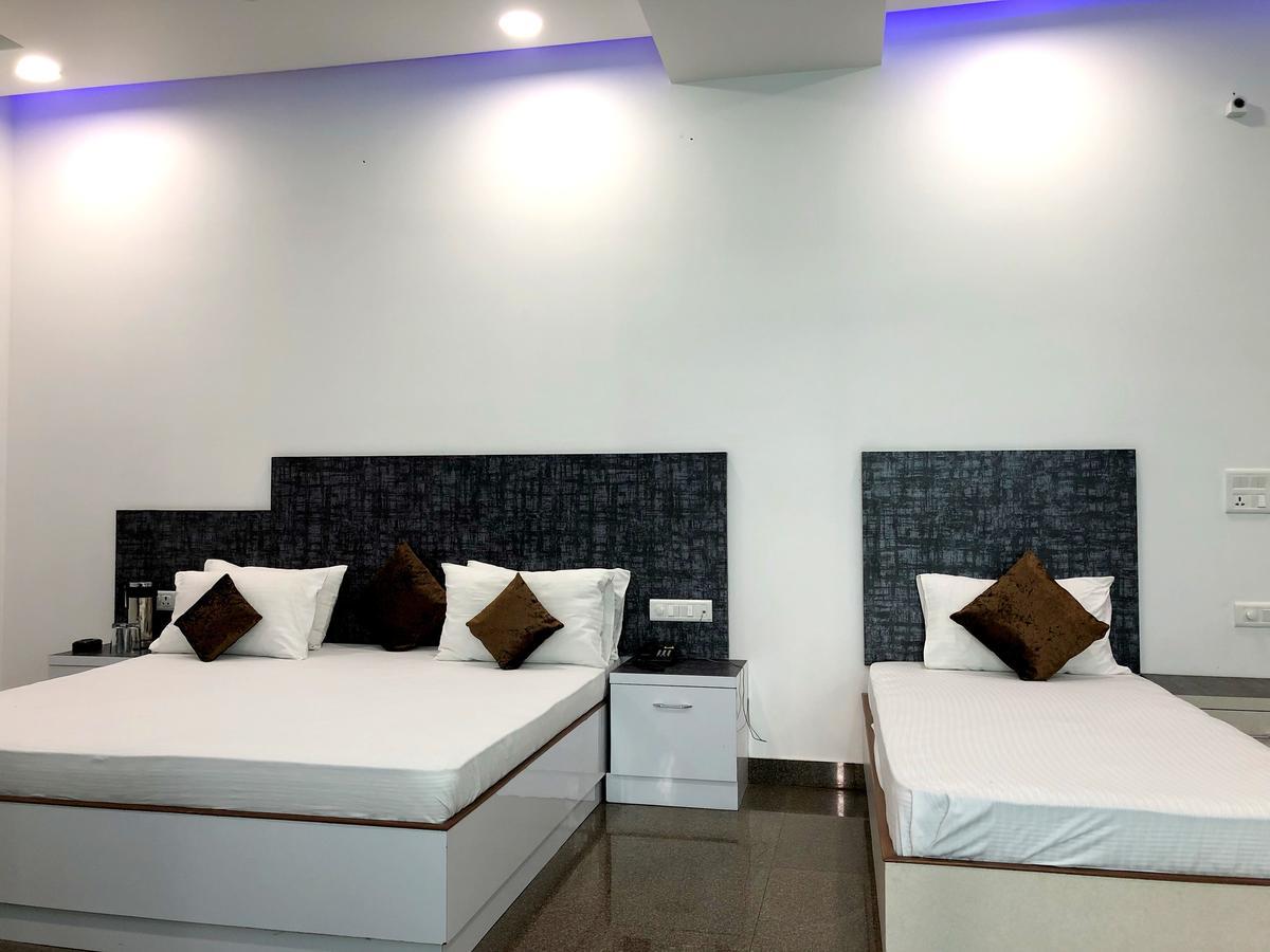 Hotel Taru Inn Ghaziabad Luaran gambar